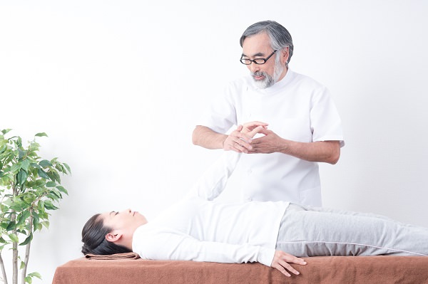 産後の腰痛:痛みが治まらない場合は病院