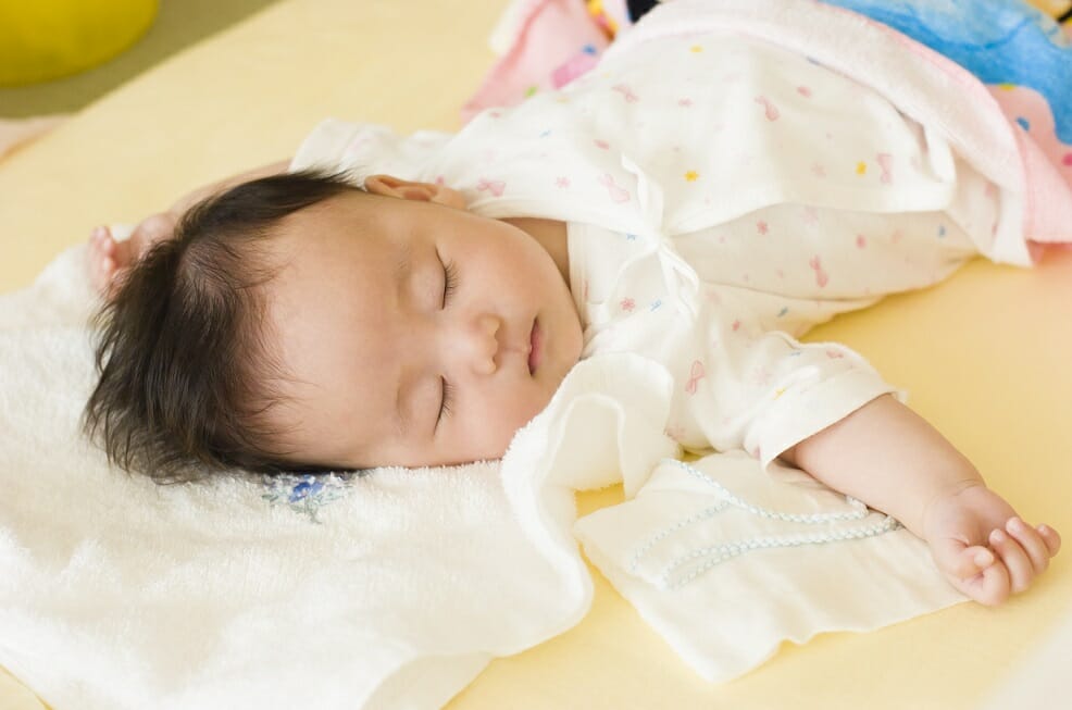 寝てる赤ちゃん