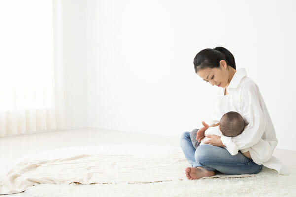 『母乳を増やすために頻回授乳をしたいですが間隔が空いてしまいます。いい方法はない？』